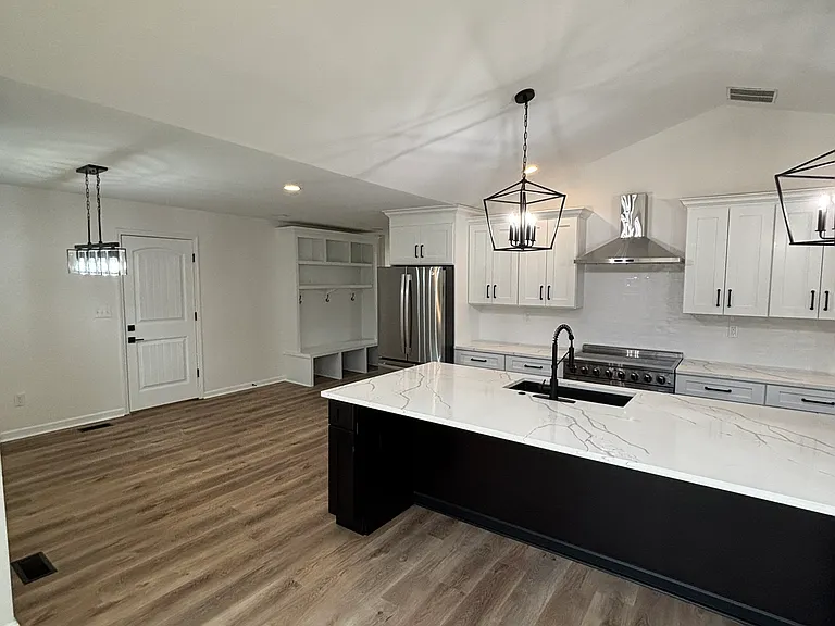 1803 Hawk Hill Rd — Photo 5