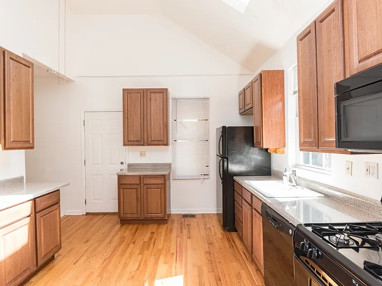 1043 W Grace St #CH — Photo 11