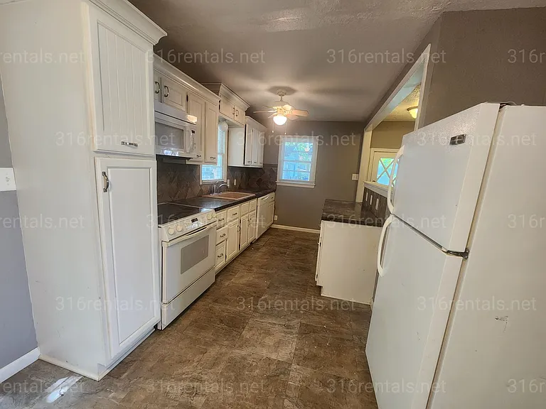 1043 N Dellrose Ave — Photo 7