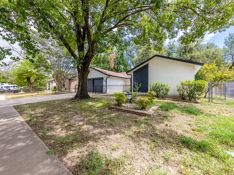 7601 W Gate Blvd — Photo 43