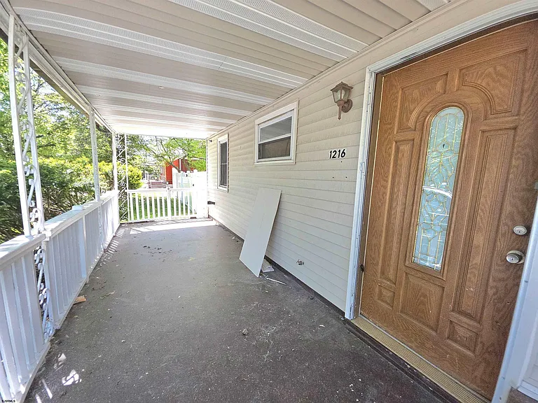 1216 N Ohio Ave — Photo 5