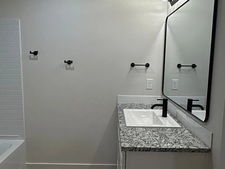 2137 Langford Ave — Photo 7