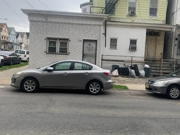 80-82 1/2 4Th, Elizabeth City, NJ 07206