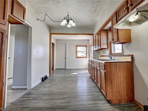 5th image of 1126 Sherman Ave NW