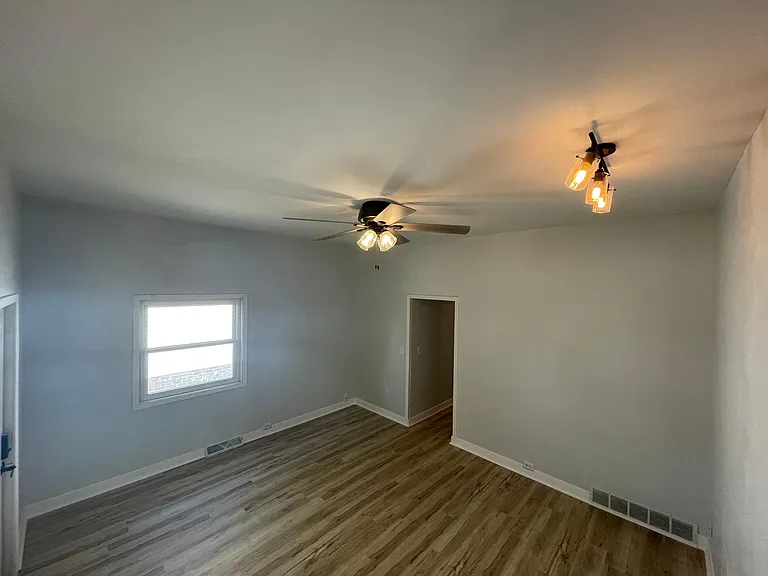 1314 Hoyt Ave — Photo 2