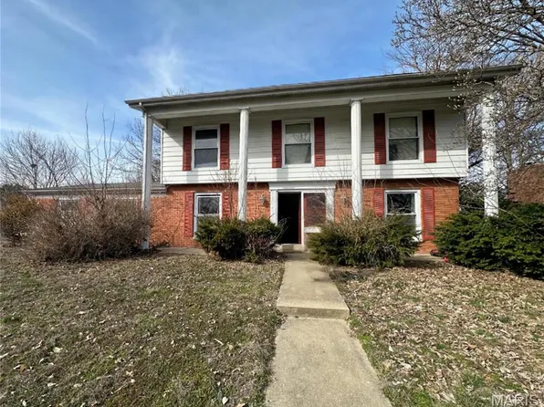 1319 Springfield Dr, Belleville, IL 62221