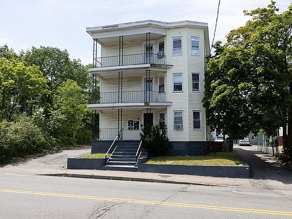4th image of 686 N Montello St
