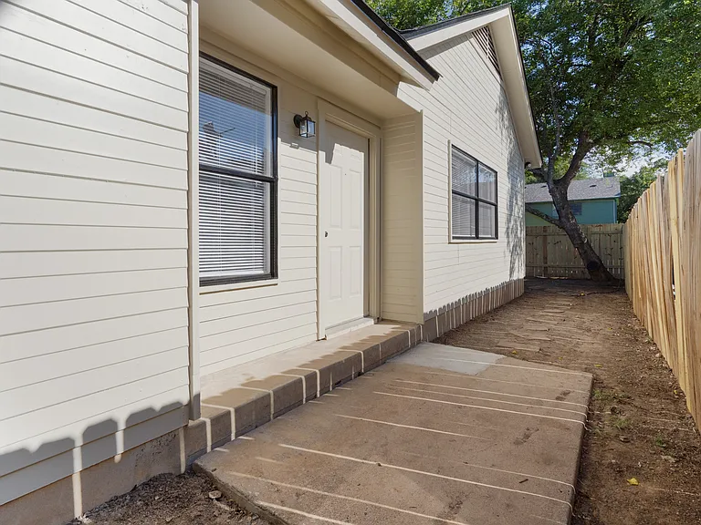 2909 W Slaughter Ln #B — Photo 51