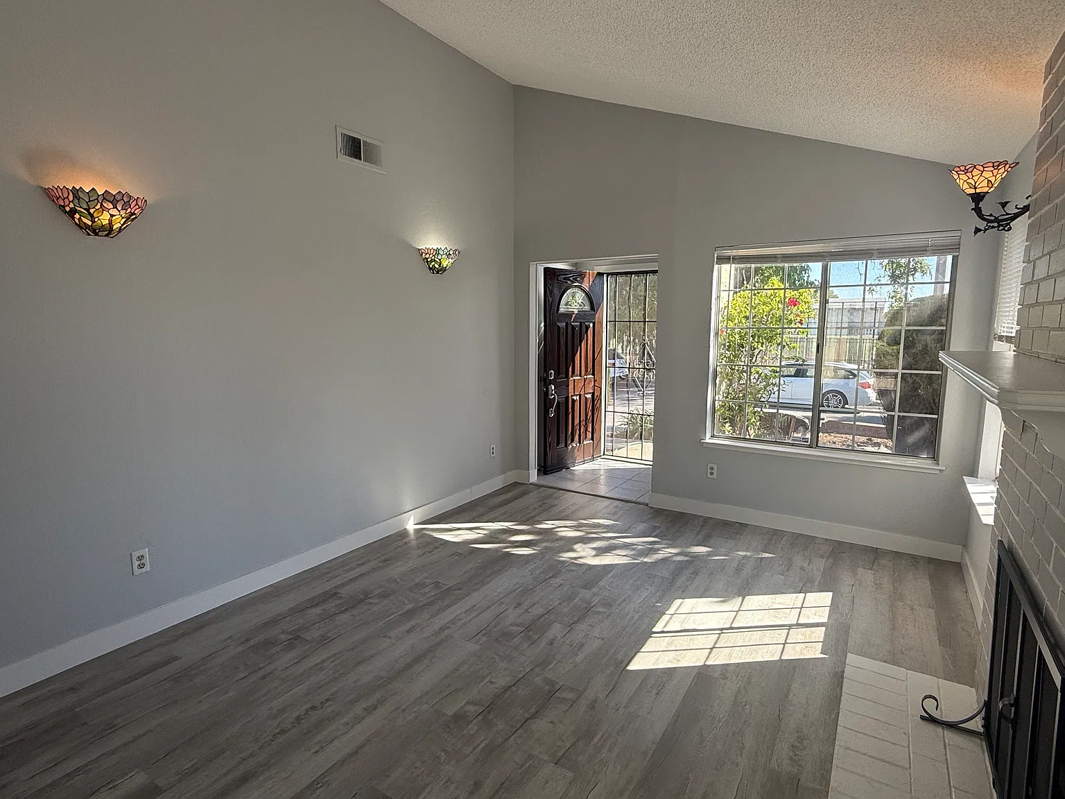 2 bed, 1076 sqft, $4,995 — Photo 3