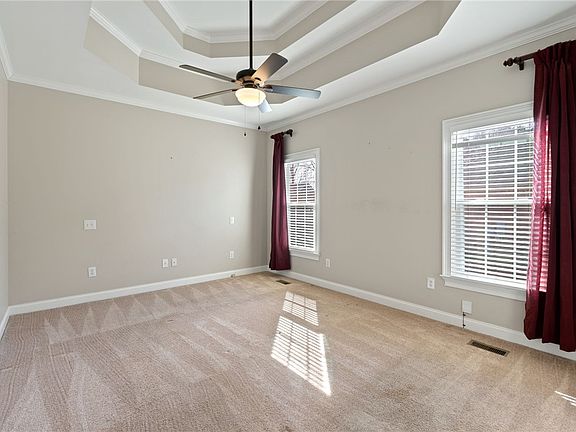 4th image of 521 Brighton Cir