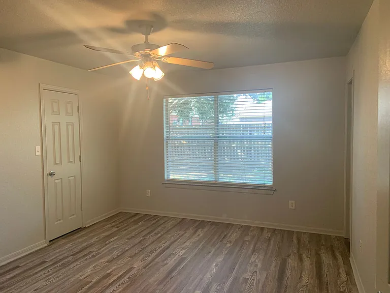 4707 John David Dr — Photo 6