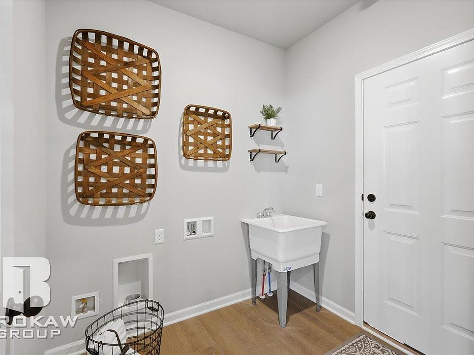 1435 Luxington Dr, photo 24