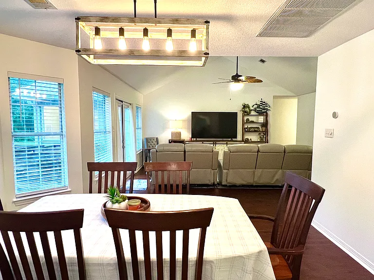 229 Howard Cir — Photo 5