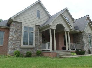 322 Colonial Dr, Waynesburg, PA 15370