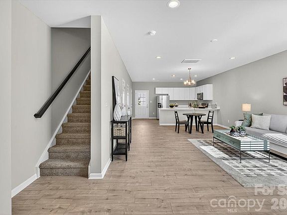3rd image of 344 Lincoln St #B