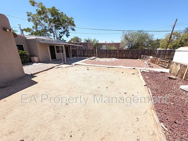 2913 Jefferson St NE — Photo 17