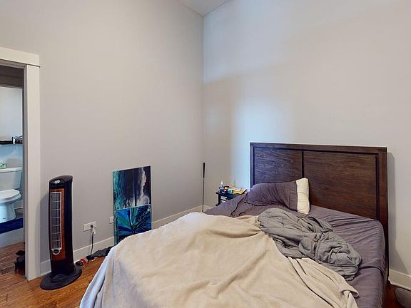 5th image of 707 N Milwaukee Ave #3F