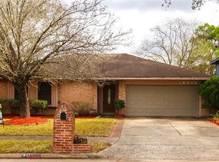 16906 Rolling Acres Dr, Humble, TX 77396