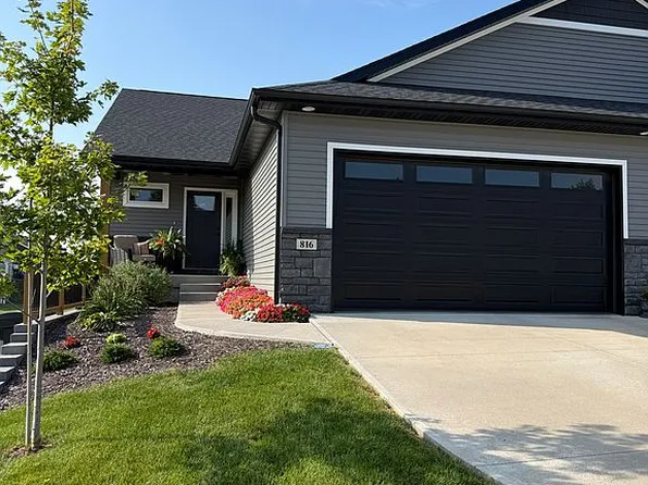 816 Prairie View Dr, West Branch, IA 52358