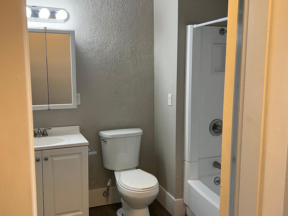 1st image of 315 N G St APT 203
