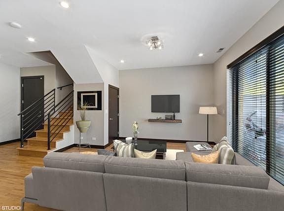 3rd image of 2130 W North Ave APT 208
