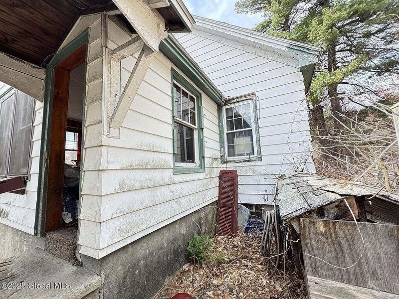 3rd image of 338 Northline Road