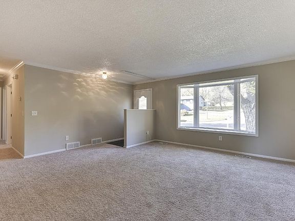 2nd image of 1295 Parkview Dr