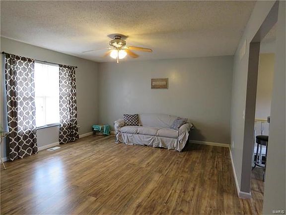 4th image of 80 Kings Way Dr