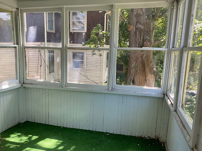 609 E State St — Photo 121