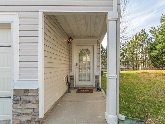 3rd image of 412 Hidden Creek Ct