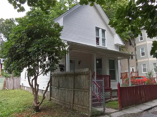 3 Clifton Ter, Worcester, MA 01610