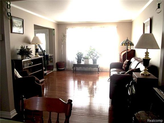 3rd image of 9090 Baywood Dr