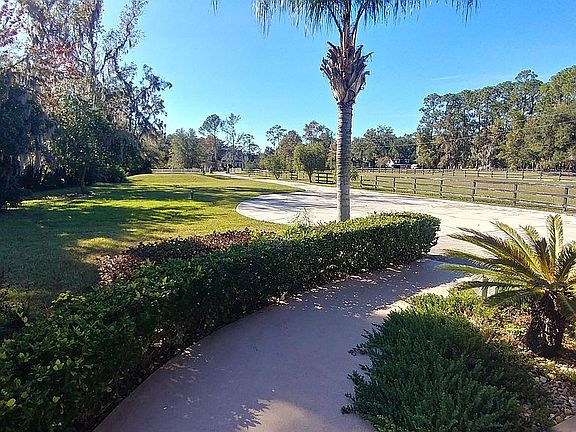 5th image of 5627 Dianthus St