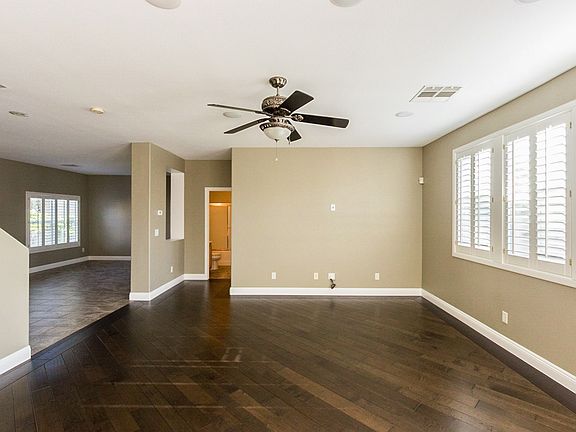 3rd image of 953 Violet Hill St
