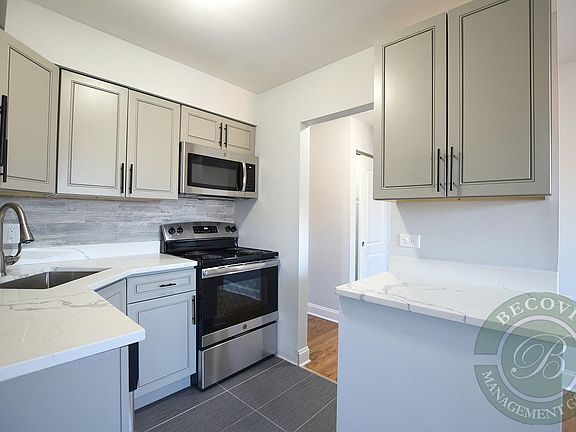 2nd image of 7500 N Winchester Ave #305