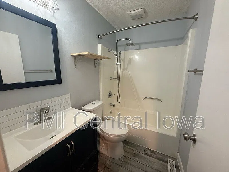 3 bed, 2.0 bath, 1334 sqft, $1,295 — Photo 4