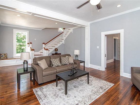 4th image of 1042 Sheridan Ave