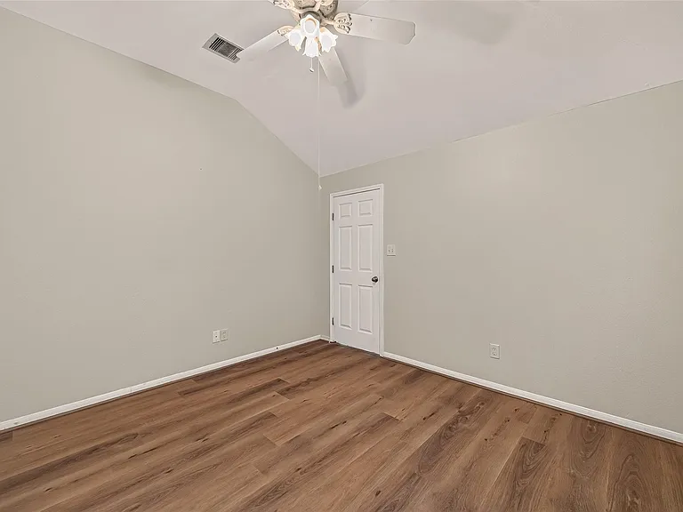 706 Silver Creek Cir — Photo 40