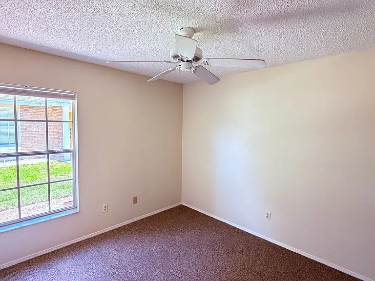 10725 Brice Ct — Photo 2