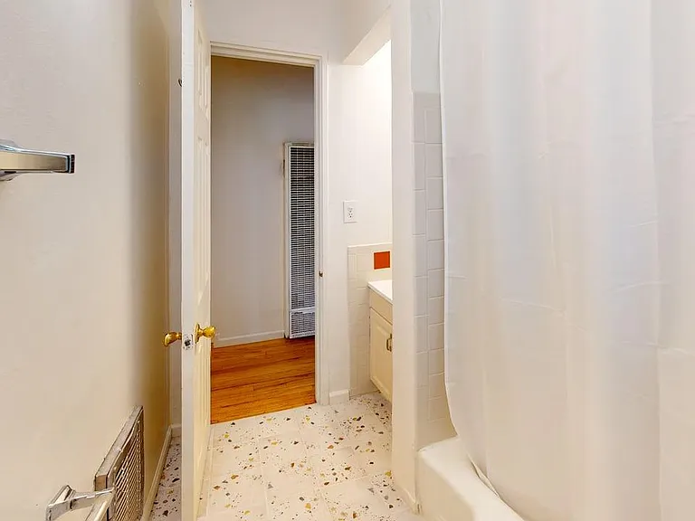 Classic Abq One Bedroom Apartment Just 4 Blocks to UNM — Photo 25