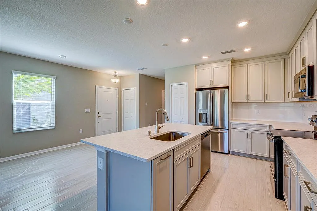 3 bed, 2.5 bath, 1836 sqft, $2,350 — Photo 4