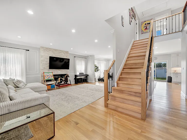 2245 Plum Tree Rd N — Photo 19