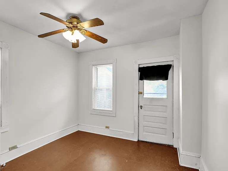 744 E Chestnut St — Photo 26