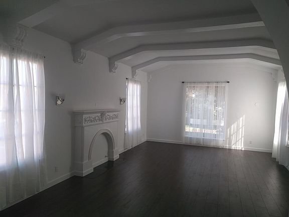 Living room (from dining room)