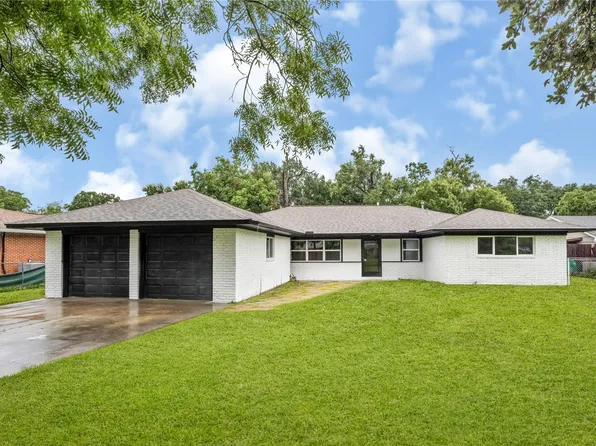 320 Burnett Dr, Baytown, TX 77520