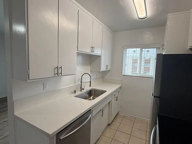 1179 Crenshaw Blvd — Photo 18