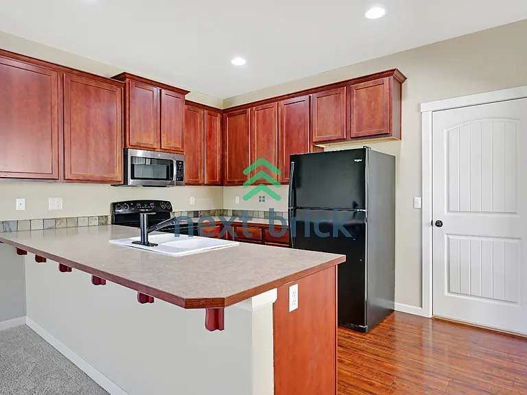 323 Graham Ave NE — Photo 5