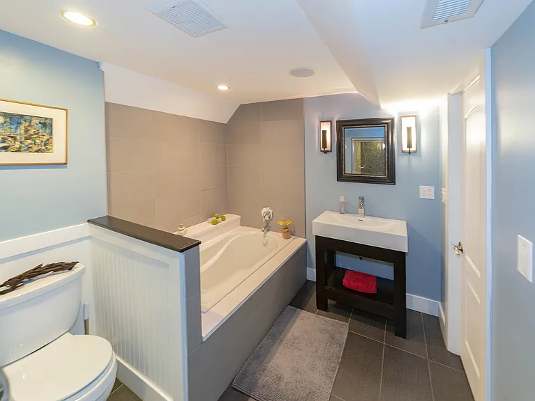 2243 N Monticello Ave — Photo 22