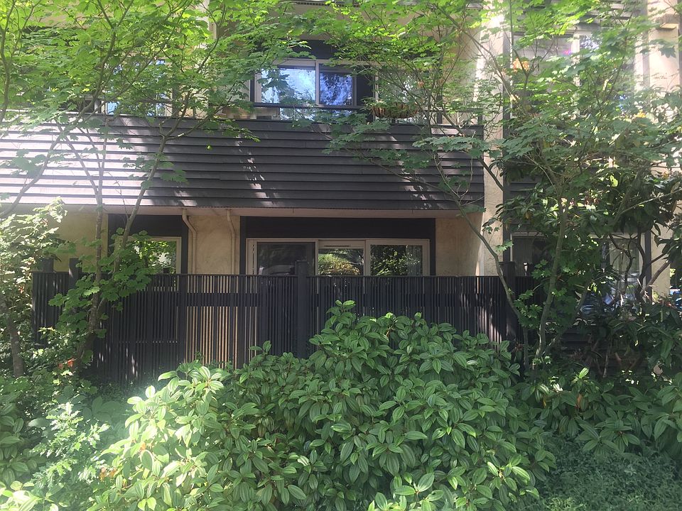 1st image of 11002 35th Ave NE APT B1