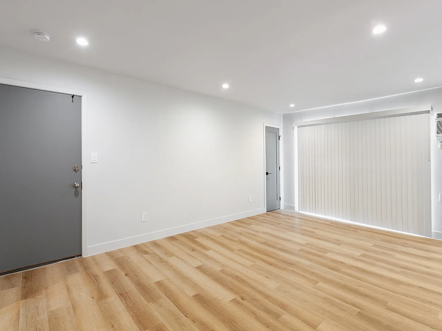 2 bed, 1050 sqft, $2,591 — Photo 3